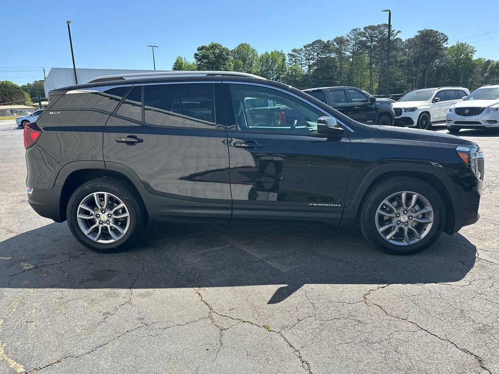 Used 2022 GMC Terrain SLT w/ Infotainment Package II FWD image 5