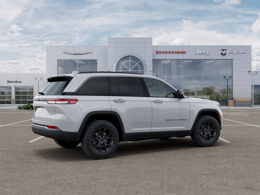 New 2026 Jeep Grand Cherokee Altitude RWD image 4