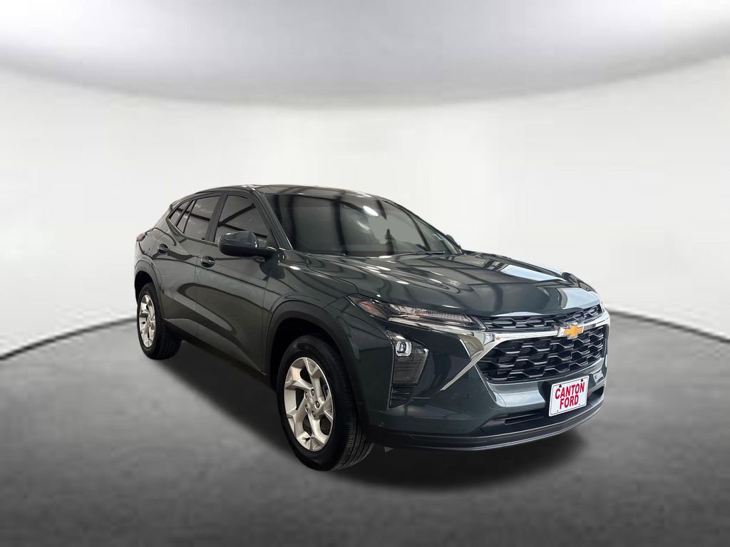 Used 2025 Chevrolet Trax LS w/ LS Convenience Package image 7