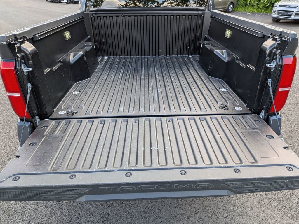 Used 2025 Toyota Tacoma TRD Sport AWD/4WD image 7