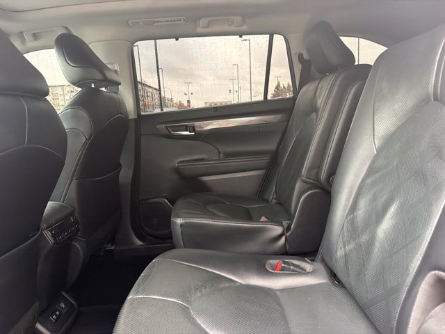 Used 2021 Toyota Highlander Platinum AWD/4WD image 18