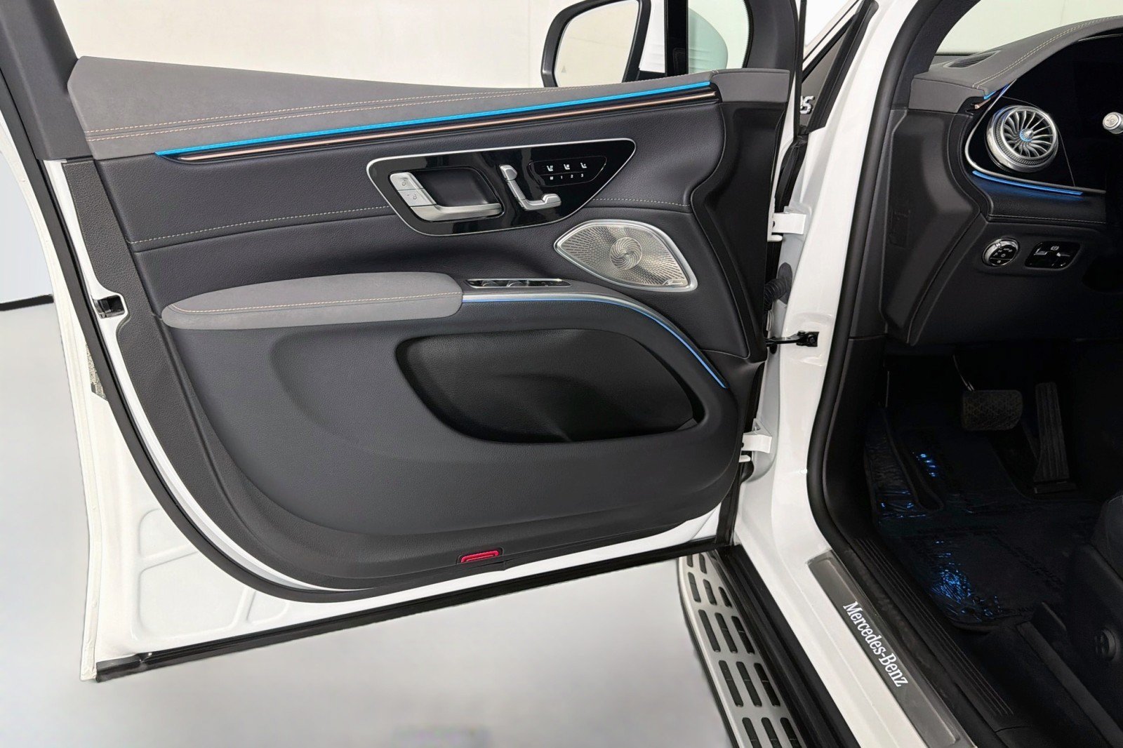 Certified 2024 Mercedes-Benz EQS 450+ 4MATIC SUV image 21