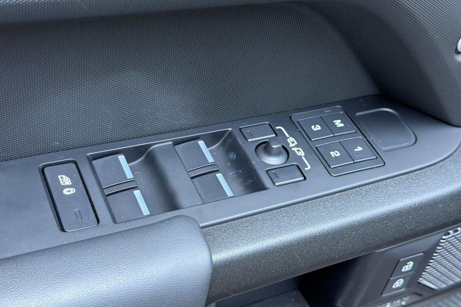 Used 2024 Land Rover Defender 110 V8 AWD/4WD image 12