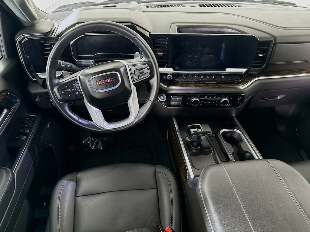 Used 2024 GMC Sierra 1500 Elevation w/ Elevation Premium Package AWD/4WD image 3