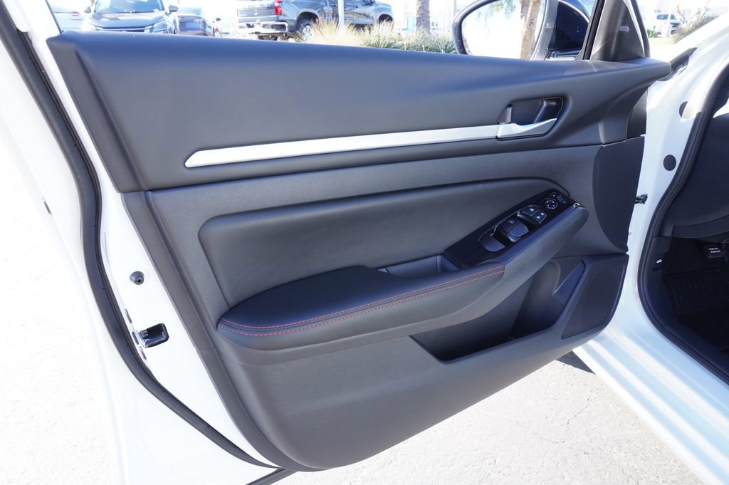 Certified 2025 Nissan Altima 2.5 SR image 14