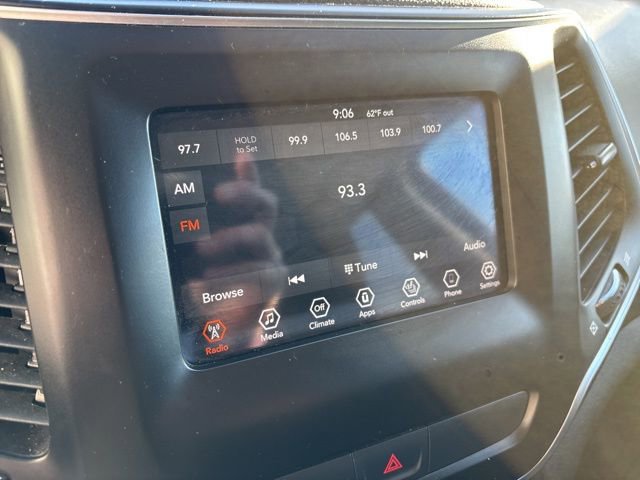 Used 2019 Jeep Cherokee Latitude w/ Cold Weather Group image 19