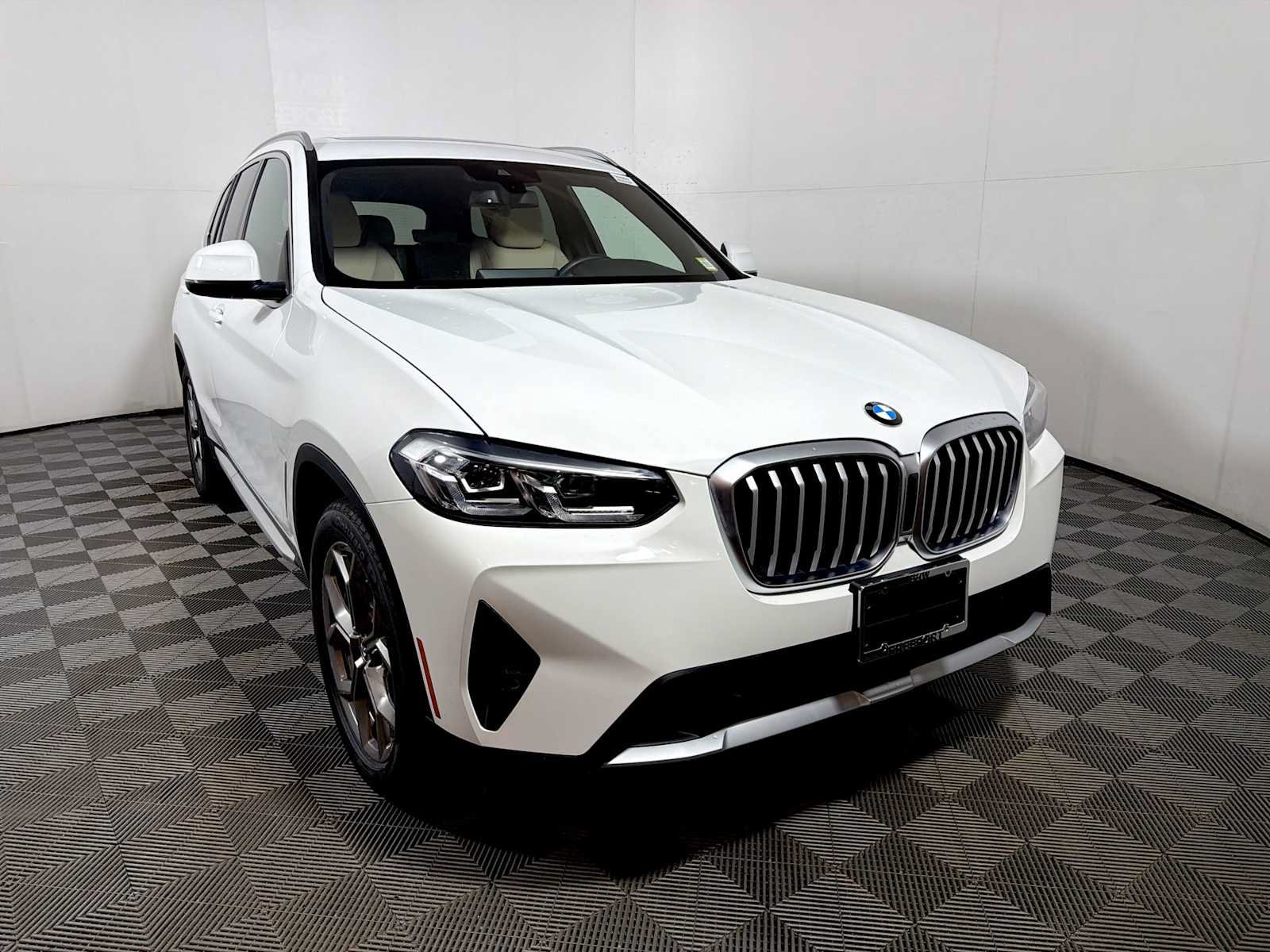 Used 2024 BMW X3 xDrive30i w/ Convenience Package AWD/4WD image 2