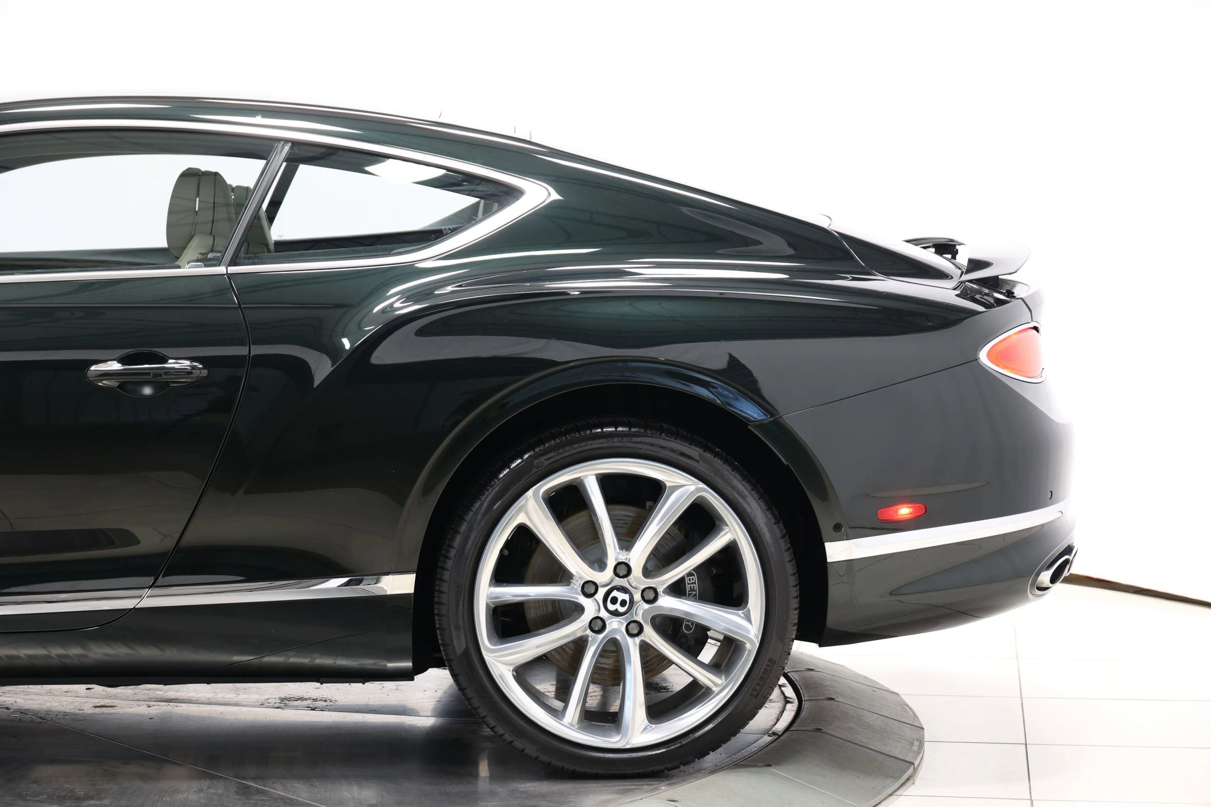 Used 2021 Bentley Continental GT image 10