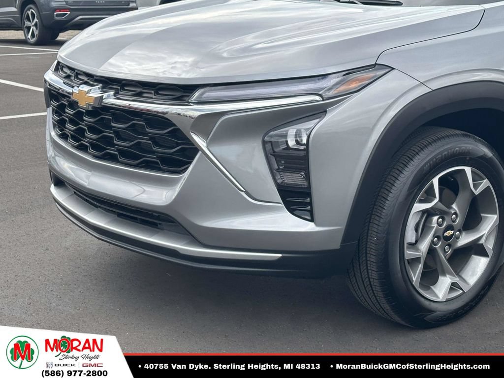 Used 2025 Chevrolet Trax LT w/ LT Convenience Package FWD image 7