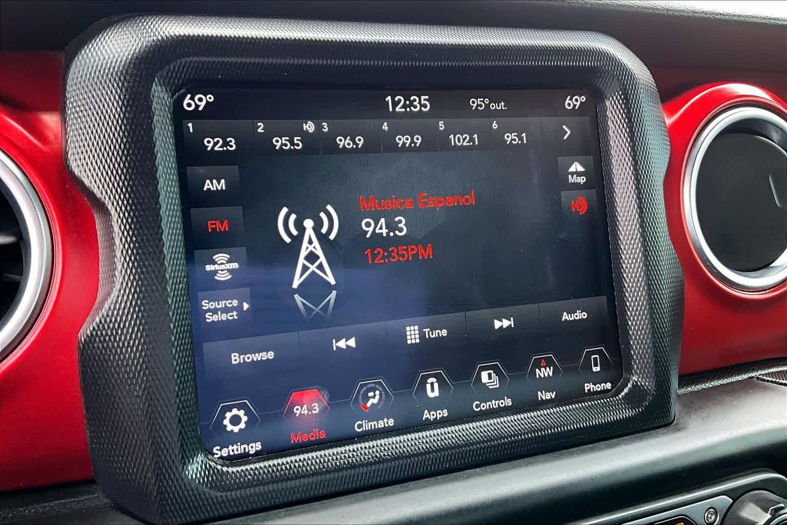 Used 2018 Jeep Wrangler Unlimited Rubicon AWD/4WD image 31