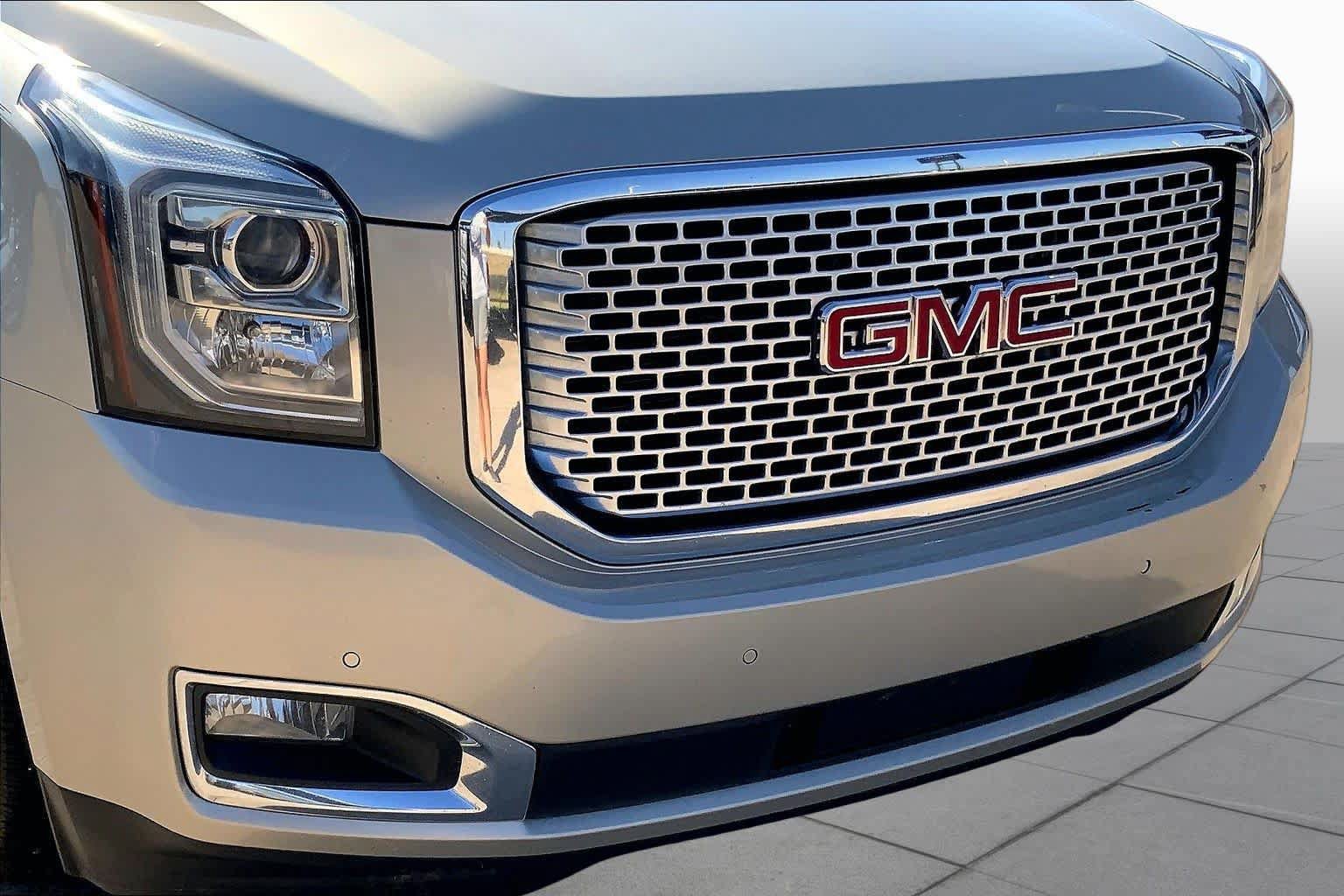 Used 2017 GMC Yukon Denali w/ Open Road Package AWD/4WD image 28