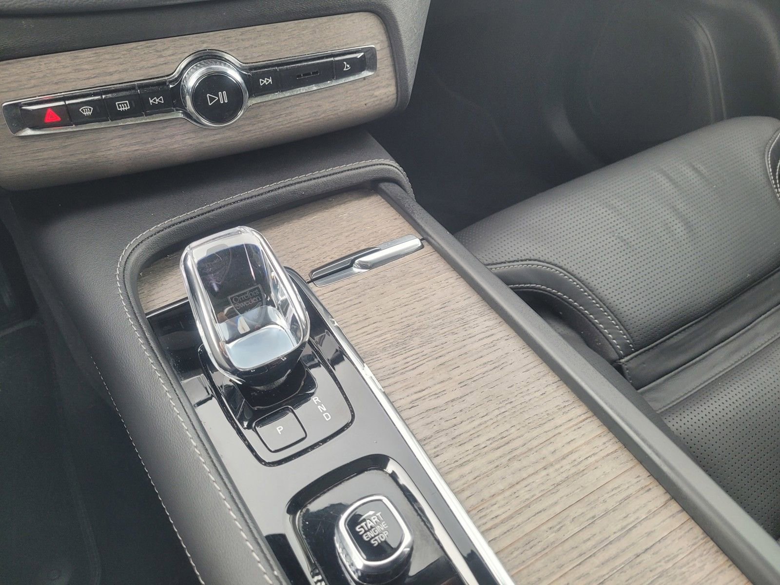 Certified 2023 Volvo XC90 T8 Ultimate w/ Protection Package Premier image 24