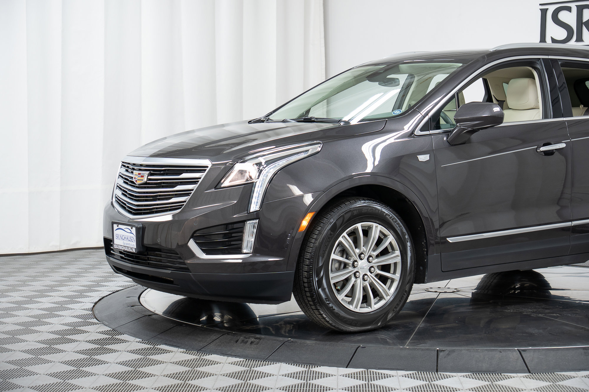 Used 2018 Cadillac XT5 Luxury w/ Driver Awareness Package AWD/4WD image 25