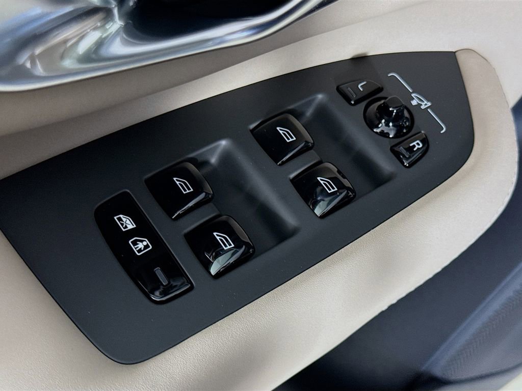 New 2026 Volvo XC90 B6 Plus w/ Protection Package image 18