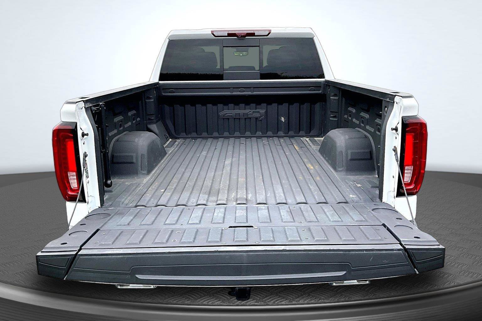 Used 2024 GMC Sierra 1500 AT4 w/ Technology Package AWD/4WD image 5