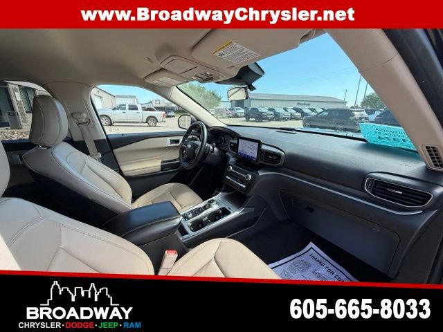 Used 2020 Ford Explorer XLT w/ Equipment Group 202A AWD/4WD image 10