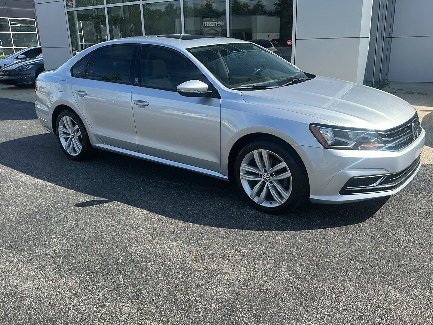Used 2019 Volkswagen Passat 2.0T Wolfsburg w/ Wheels & Sunroof Package FWD image 1
