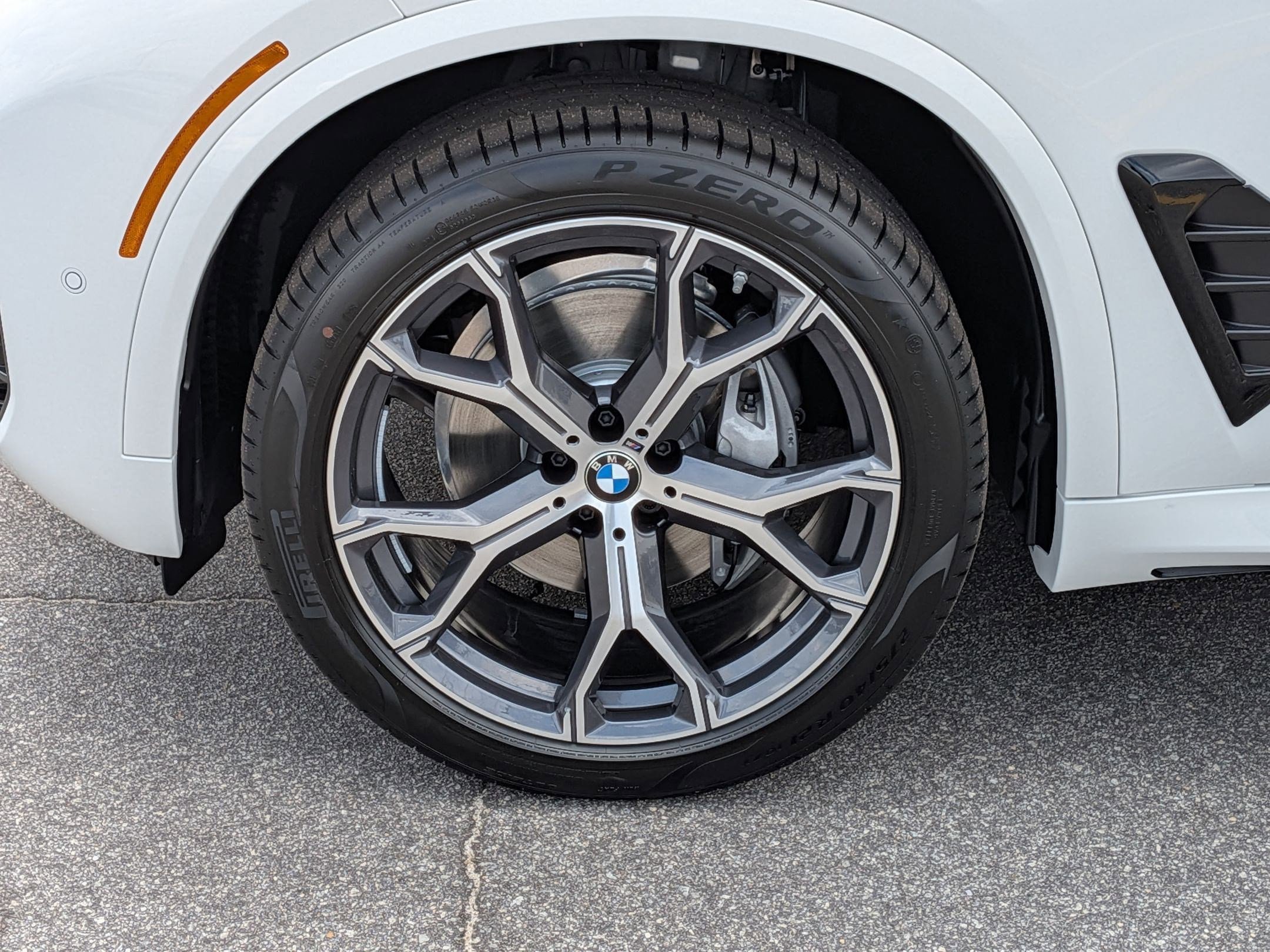 New 2026 BMW X5 xDrive40i w/ M Sport Package AWD/4WD image 10