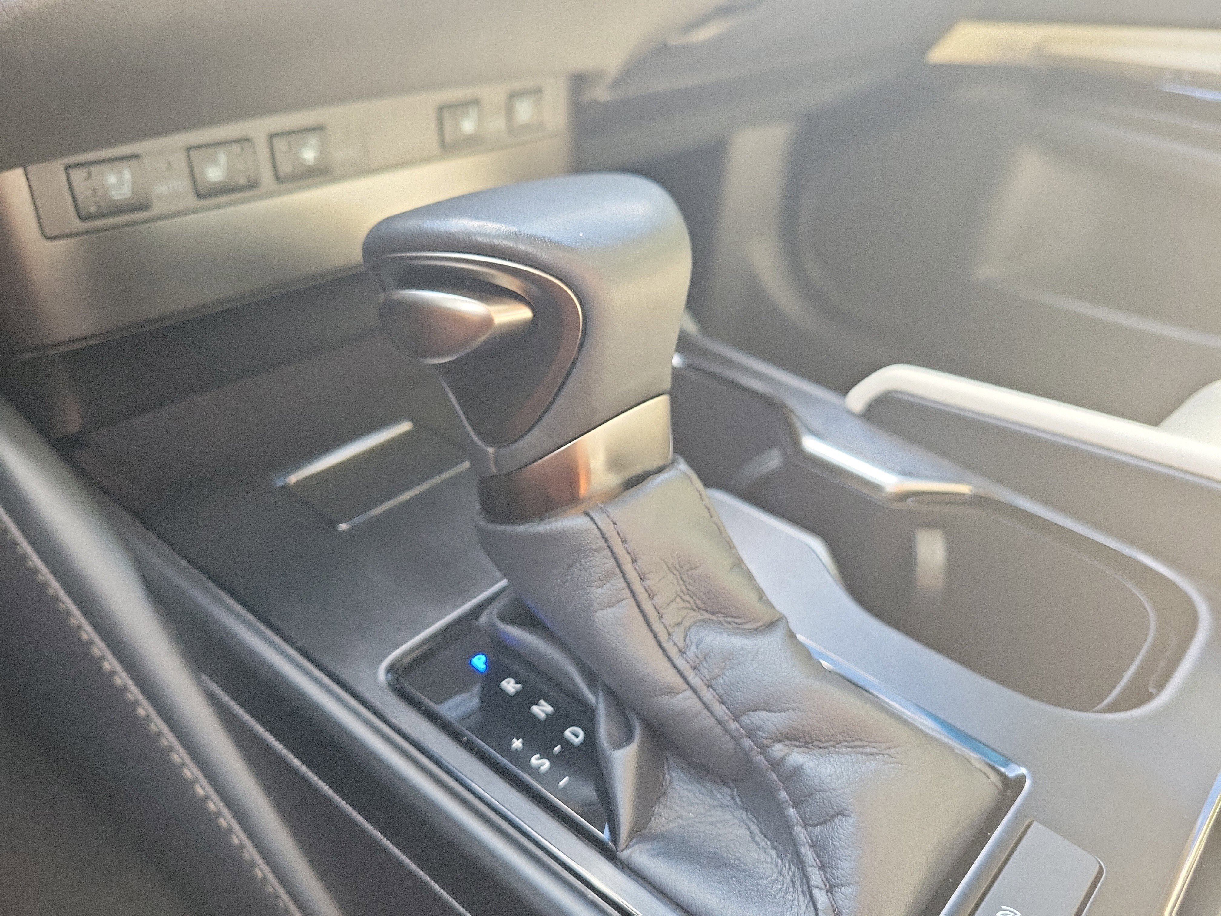 Used 2024 Lexus ES 250 w/ Premium Package image 31