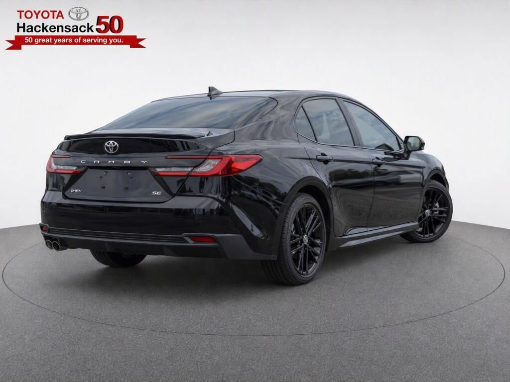 Used 2025 Toyota Camry SE FWD image 4