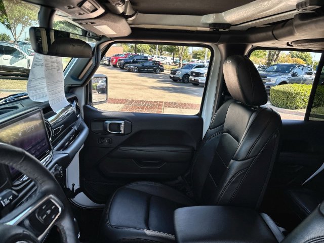 Used 2023 Jeep Wrangler Unlimited Sahara AWD/4WD image 13