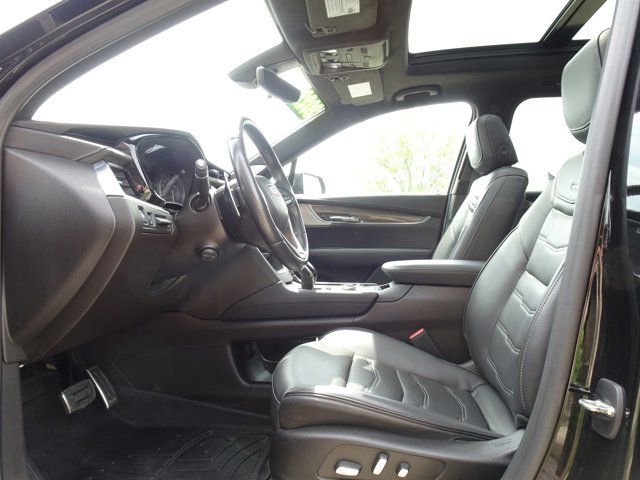 Used 2022 Cadillac XT6 Sport w/ Platinum Package image 9