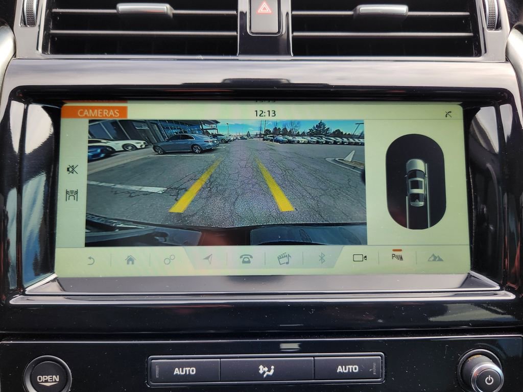 Used 2018 Land Rover Discovery HSE image 18