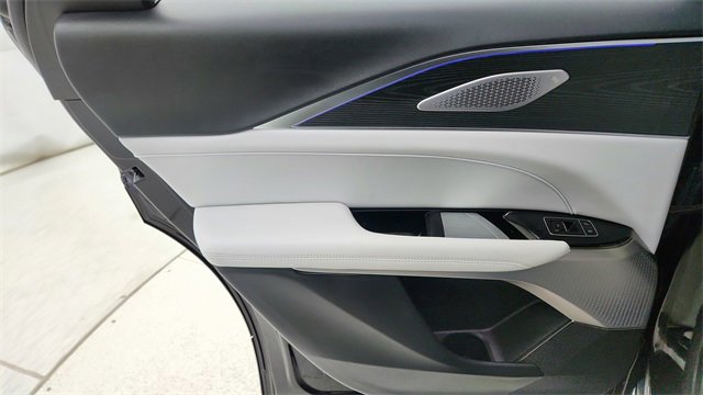 Used 2025 Cadillac Lyriq Luxury image 32