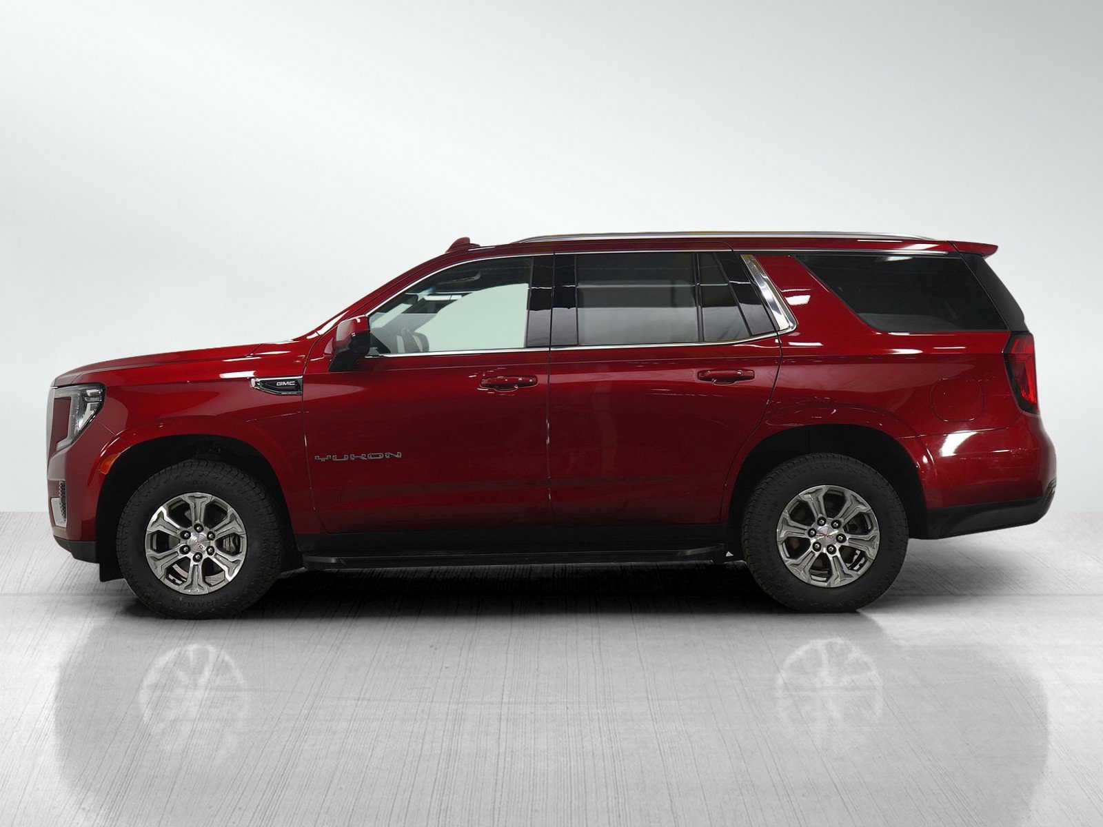 Used 2023 GMC Yukon SLE AWD/4WD image 3