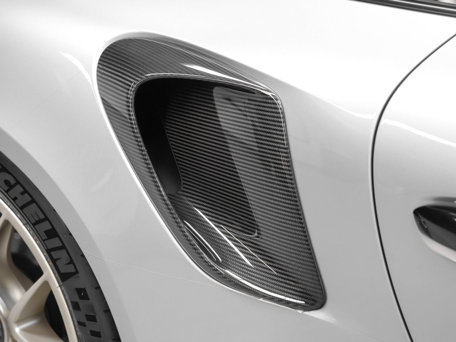 Certified 2018 Porsche 911 GT2 RS RWD image 21