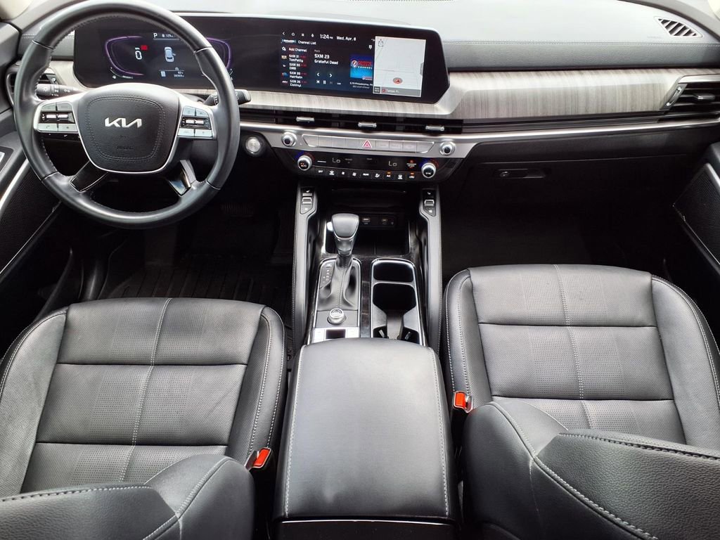 Used 2024 Kia Telluride EX w/ EX Captain's Chair Package FWD image 18