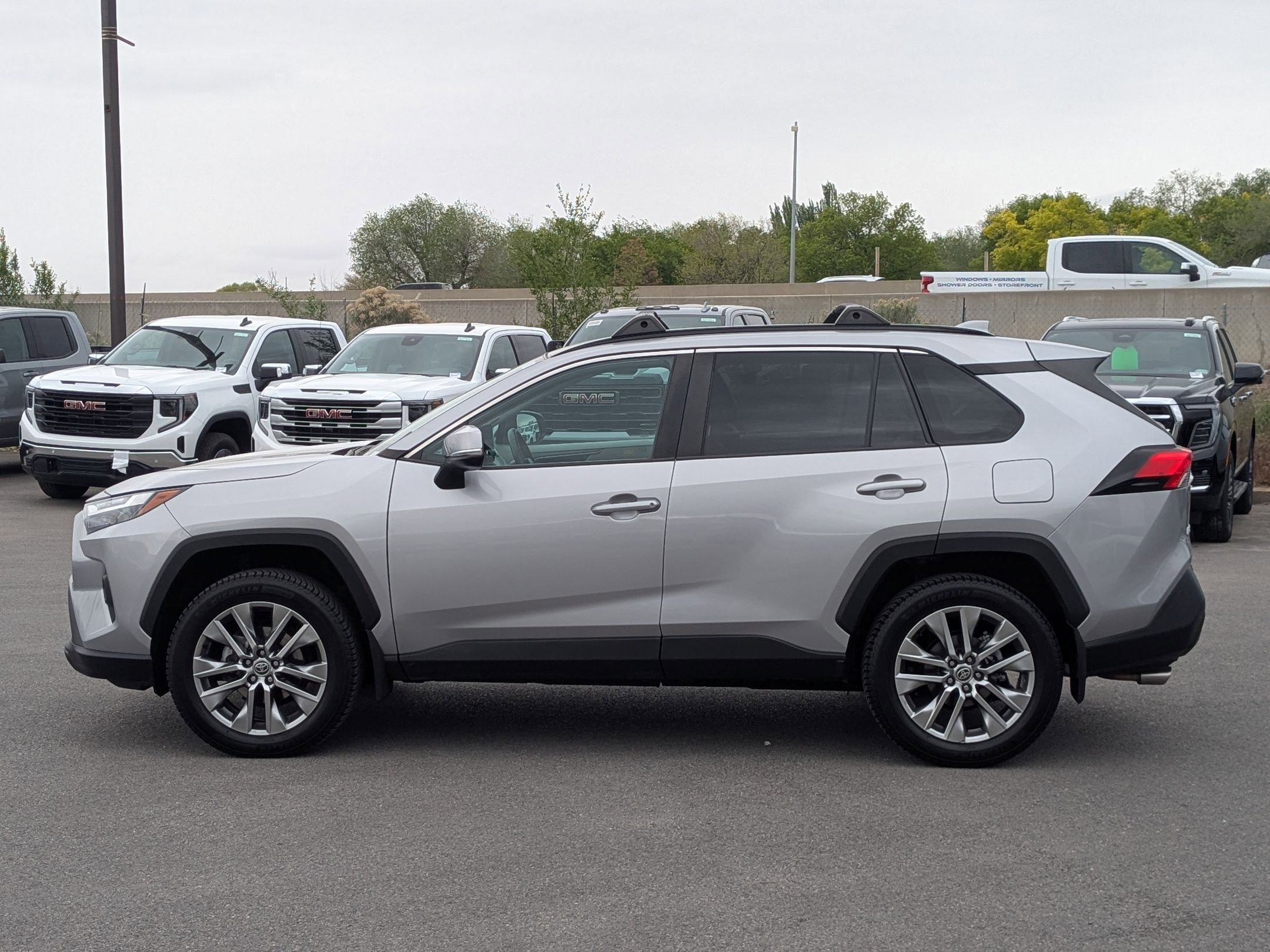 Used 2023 Toyota RAV4 XLE Premium image 2