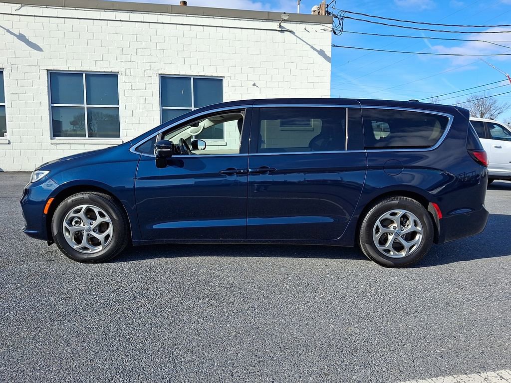 Used 2024 Chrysler Pacifica Limited image 8