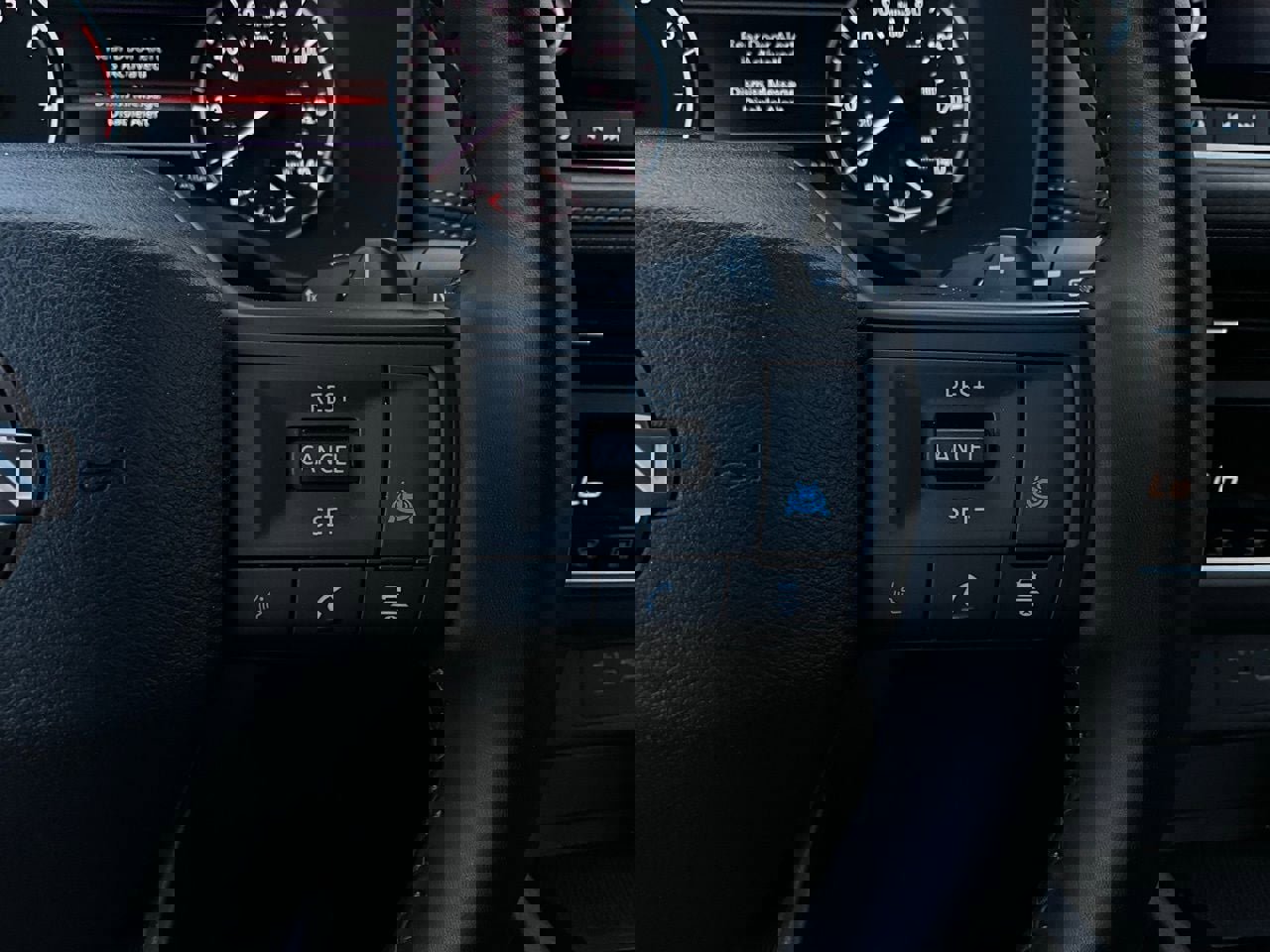 Used 2025 Nissan Rogue SV FWD image 34