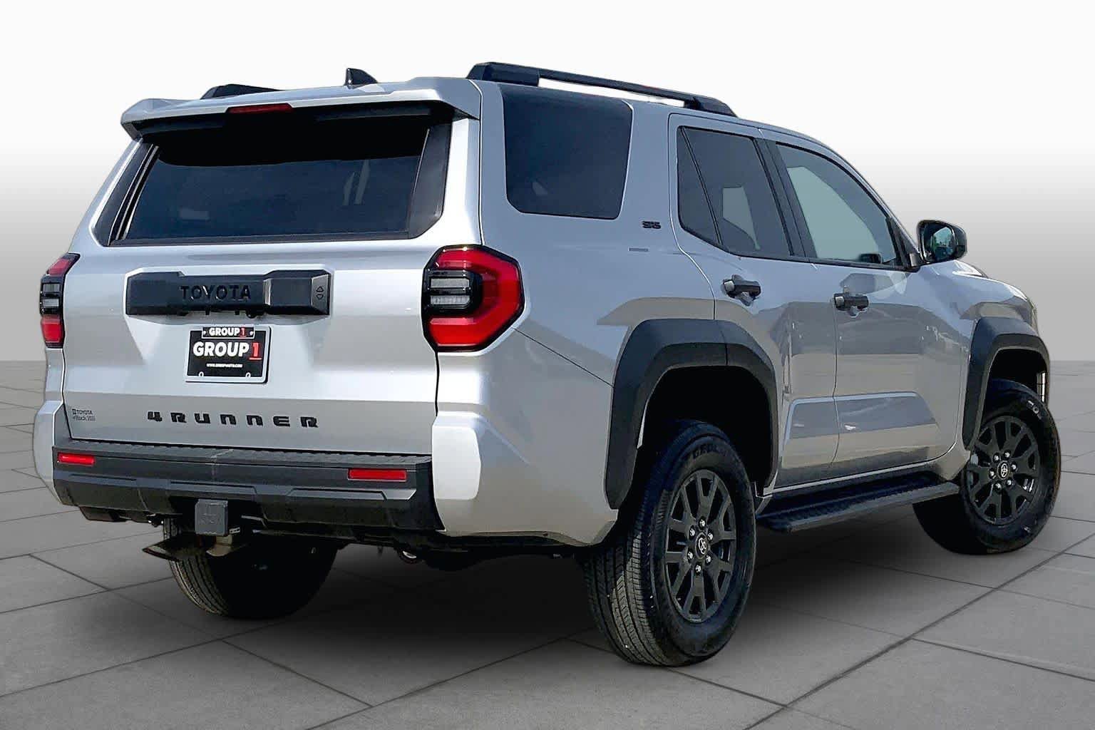 Used 2025 Toyota 4Runner SR5 AWD/4WD image 13