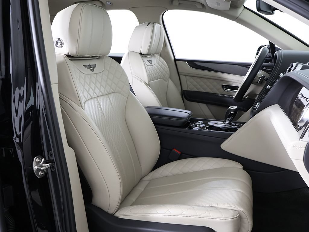 Used 2020 Bentley Bentayga Plug-In Hybrid AWD/4WD image 37