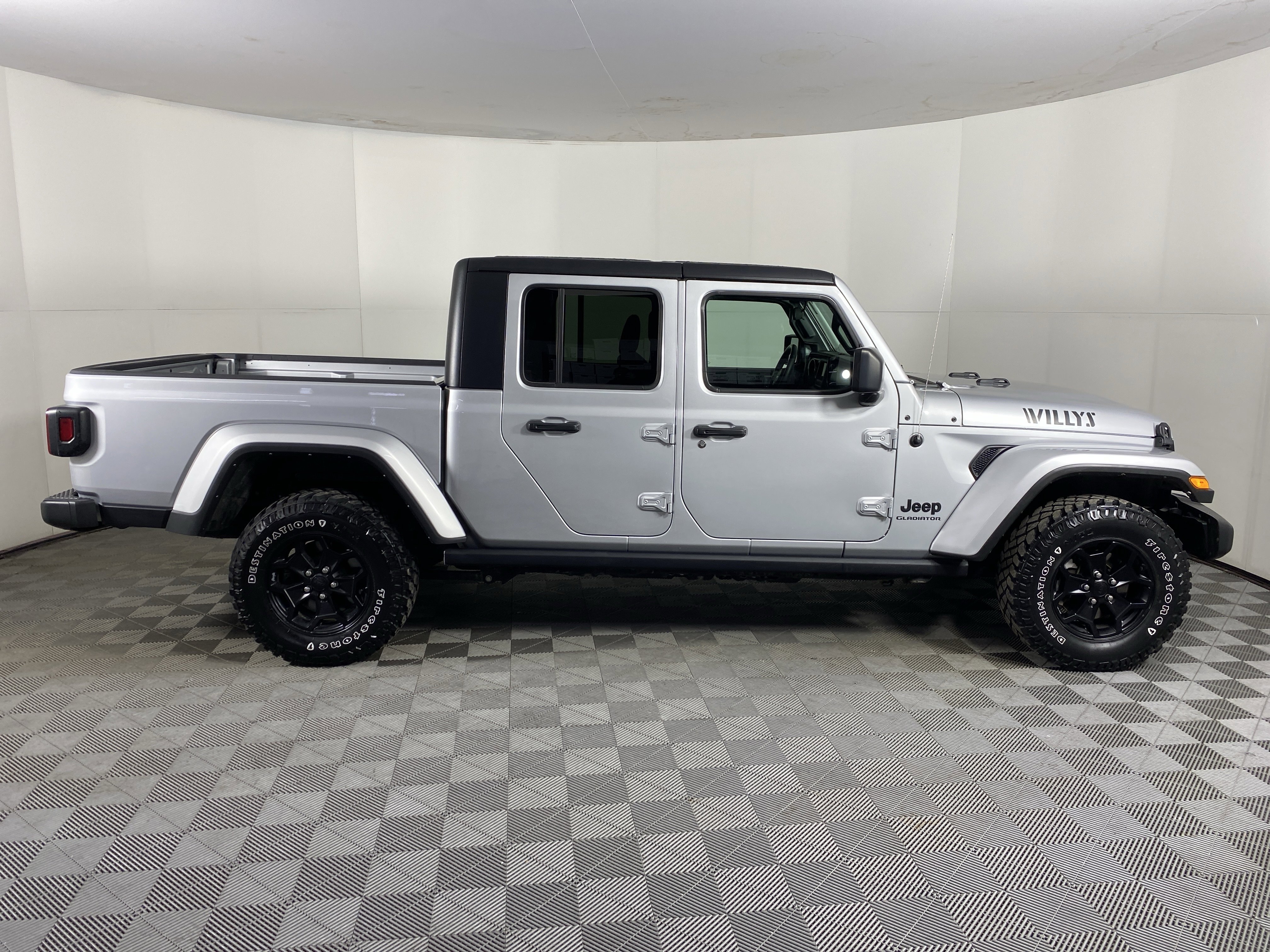 Used 2022 Jeep Gladiator Willys AWD/4WD image 6