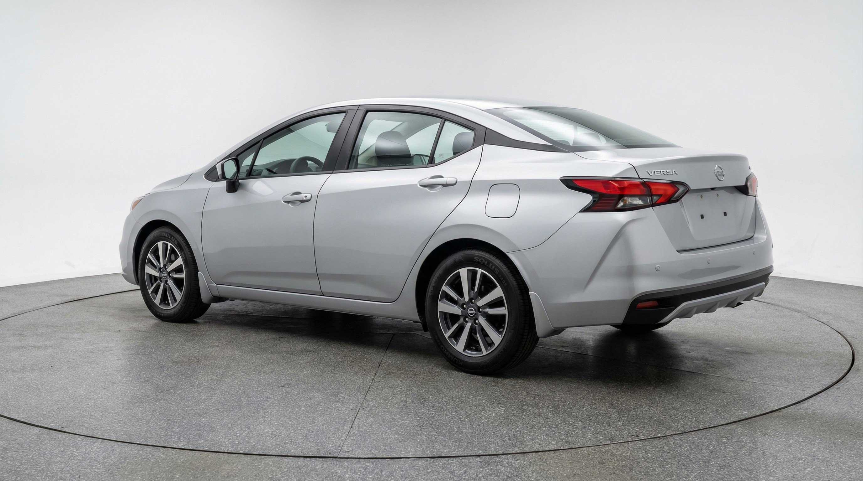 Used 2025 Nissan Versa SV image 6