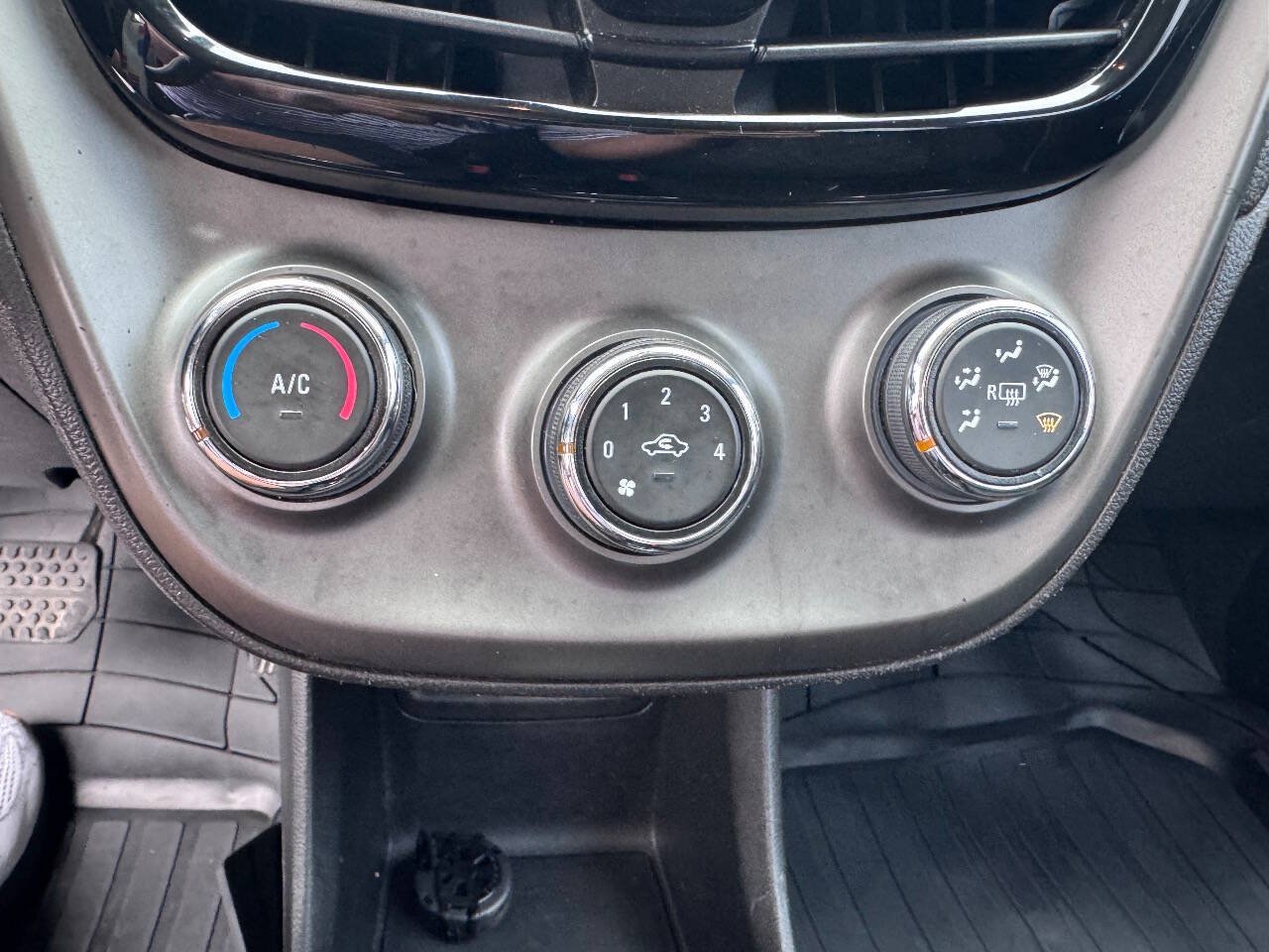 Used 2021 Chevrolet Spark LS FWD image 18