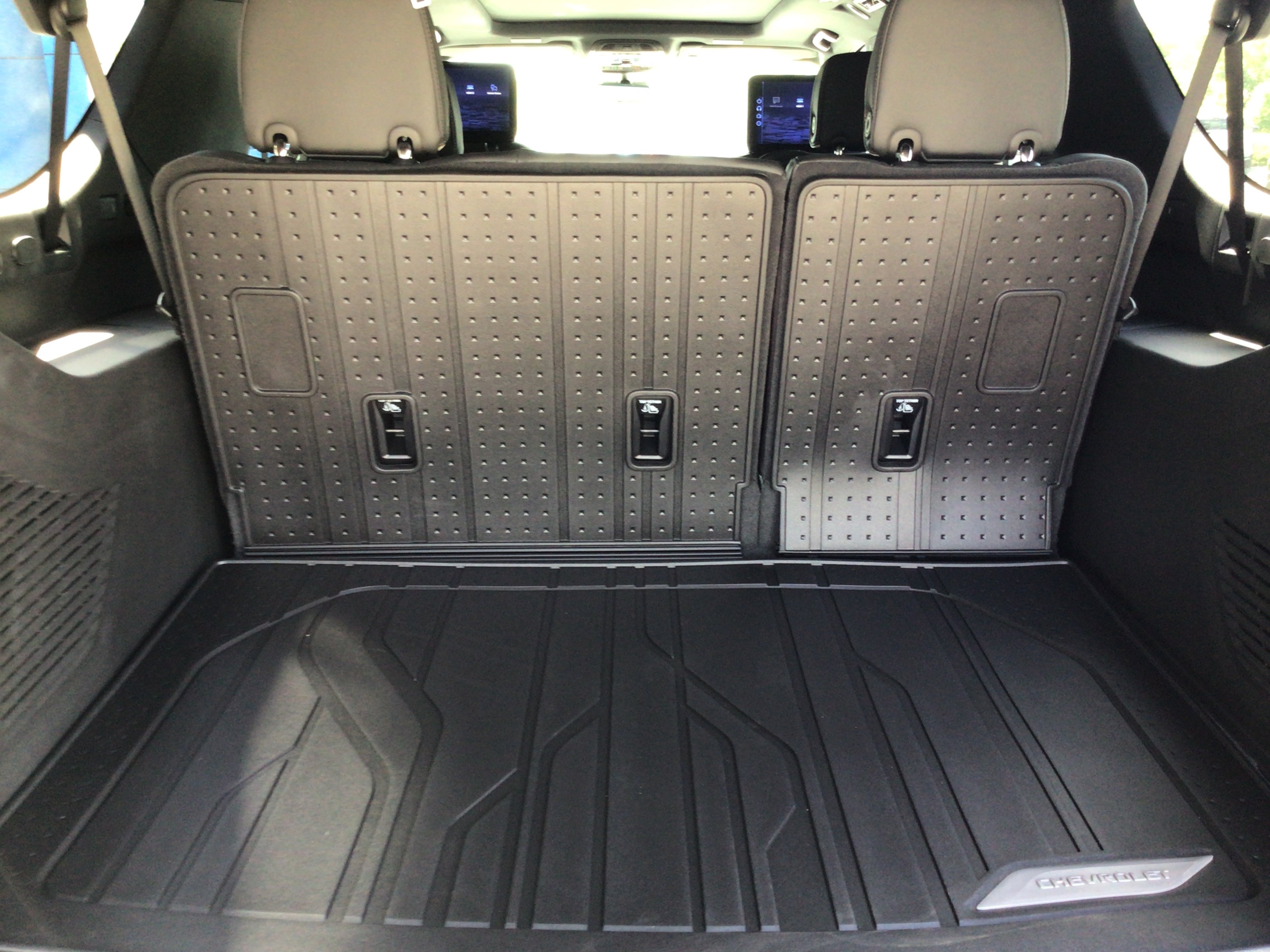 New 2026 Chevrolet Suburban Premier AWD/4WD image 98