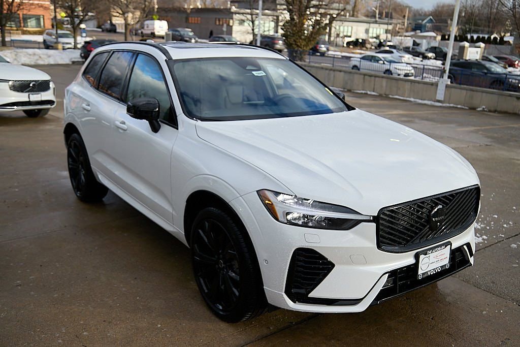 New 2026 Volvo XC60 T8 Ultra w/ Climate Package image 4