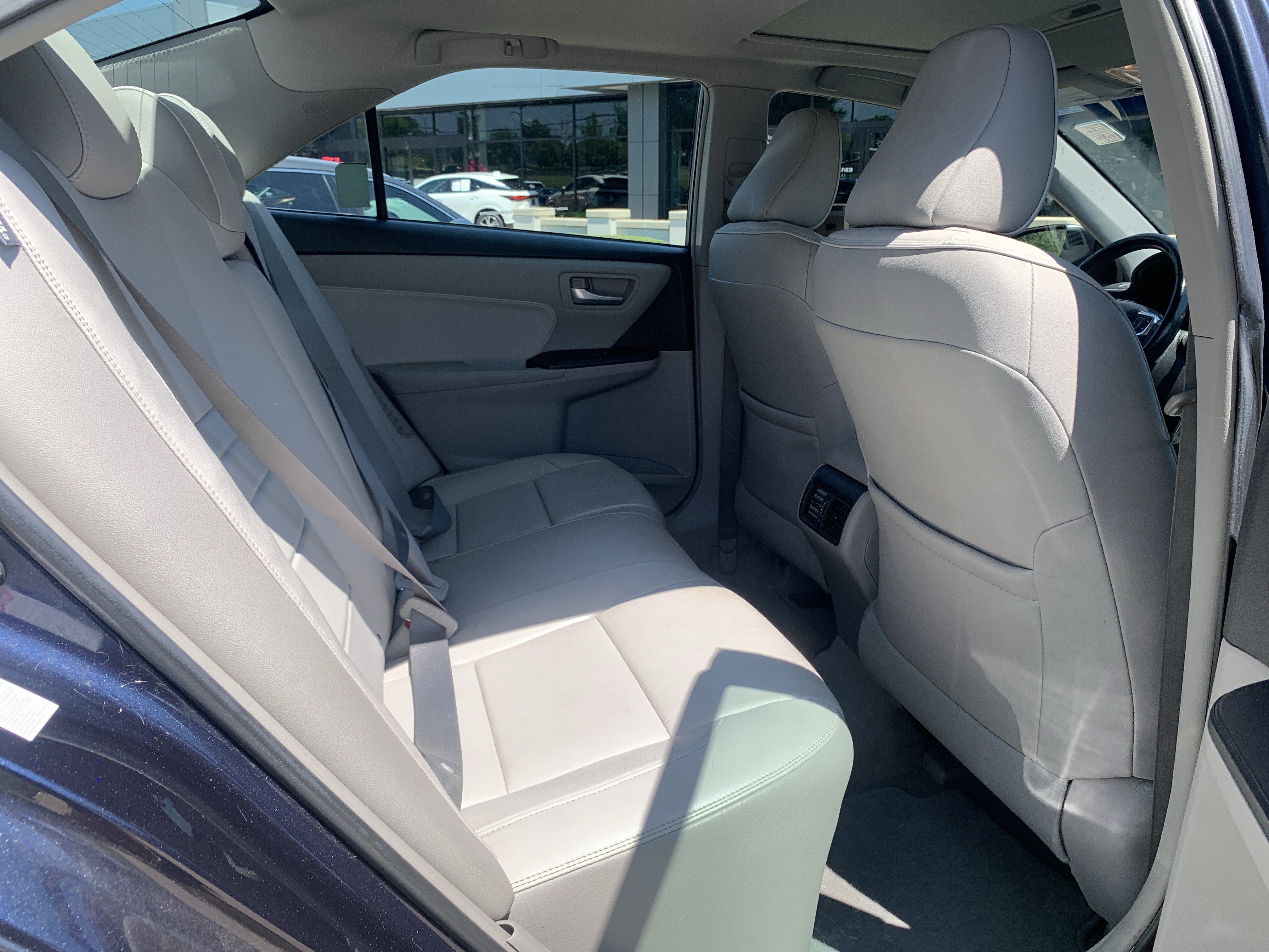 Used 2015 Toyota Camry XLE w/ Moonroof Package FWD image 32