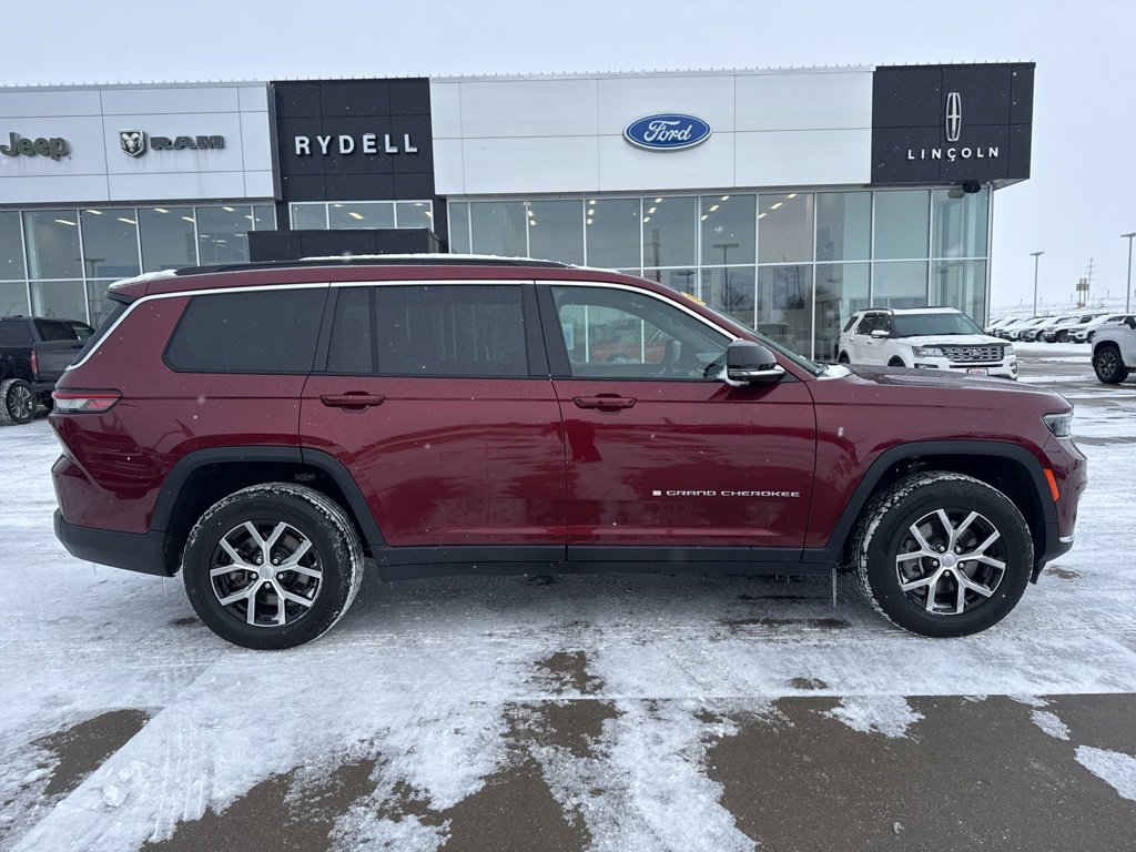 Certified 2024 Jeep Grand Cherokee L Limited w/ Luxury Tech Group II image 2