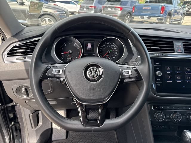 Used 2020 Volkswagen Tiguan SE w/ Panoramic Sunroof Package AWD/4WD image 11