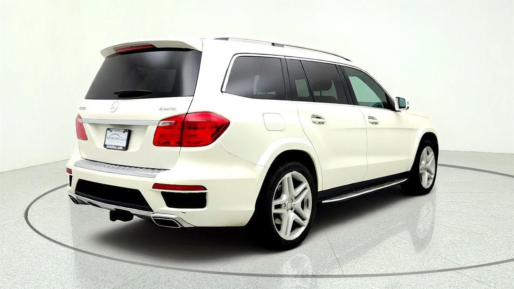 Used 2016 Mercedes-Benz GL 550 4MATIC image 5