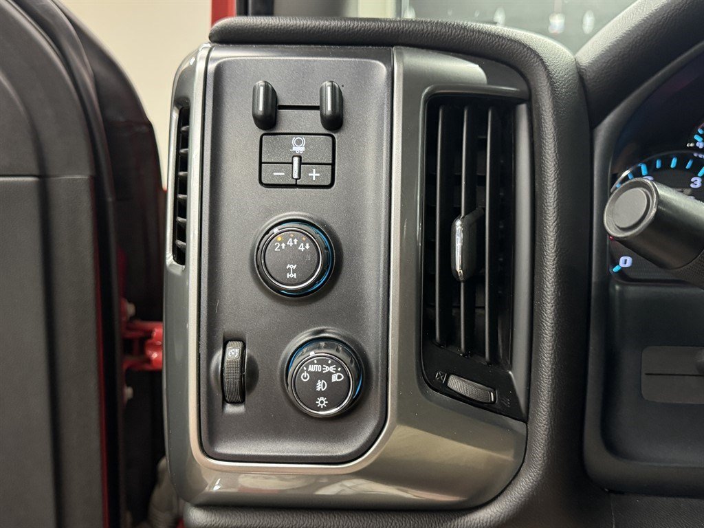 Used 2018 Chevrolet Silverado 2500 LT w/ LT Convenience Package AWD/4WD image 32