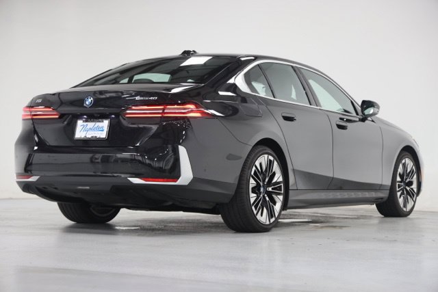 Used 2024 BMW i5 eDrive40i w/ Premium Package RWD image 17