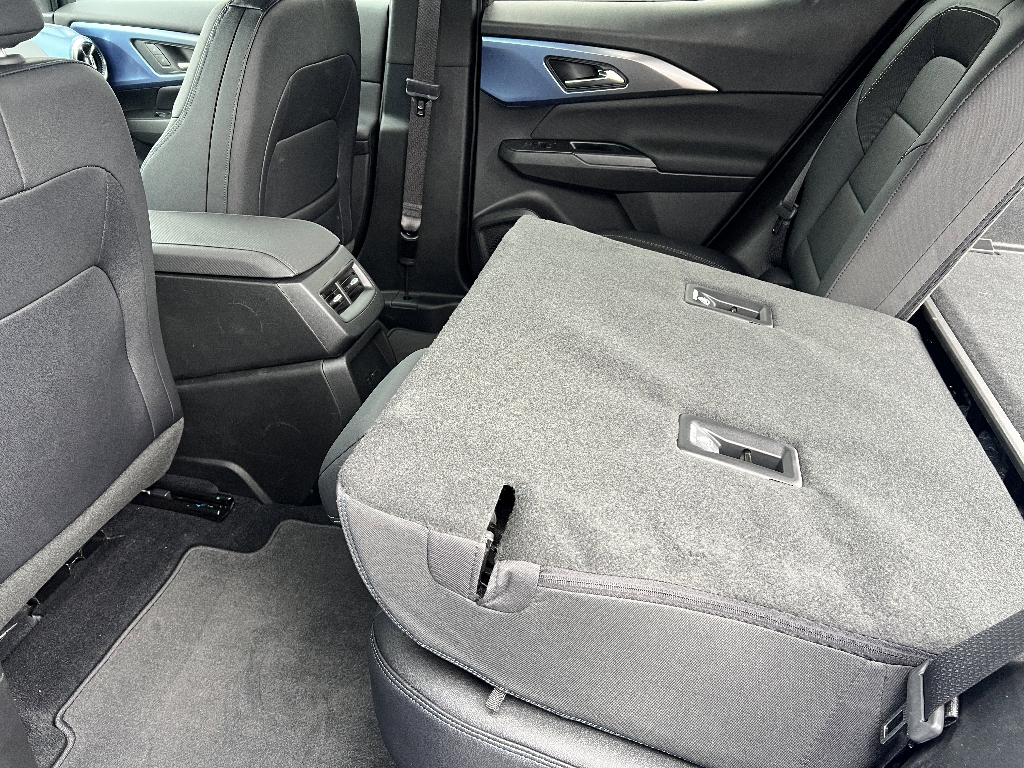 New 2026 Chevrolet Equinox EV LT image 17