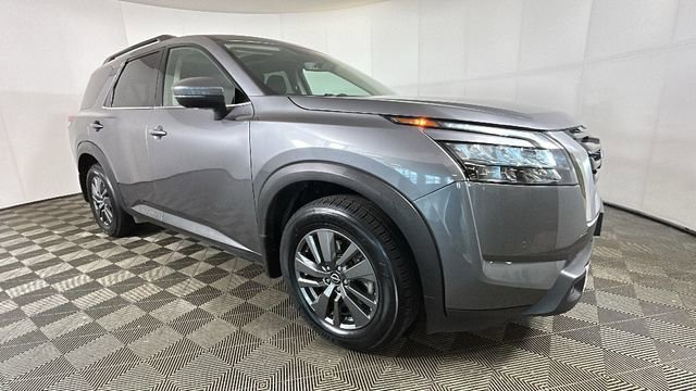 Used 2024 Nissan Pathfinder SV AWD/4WD image 2