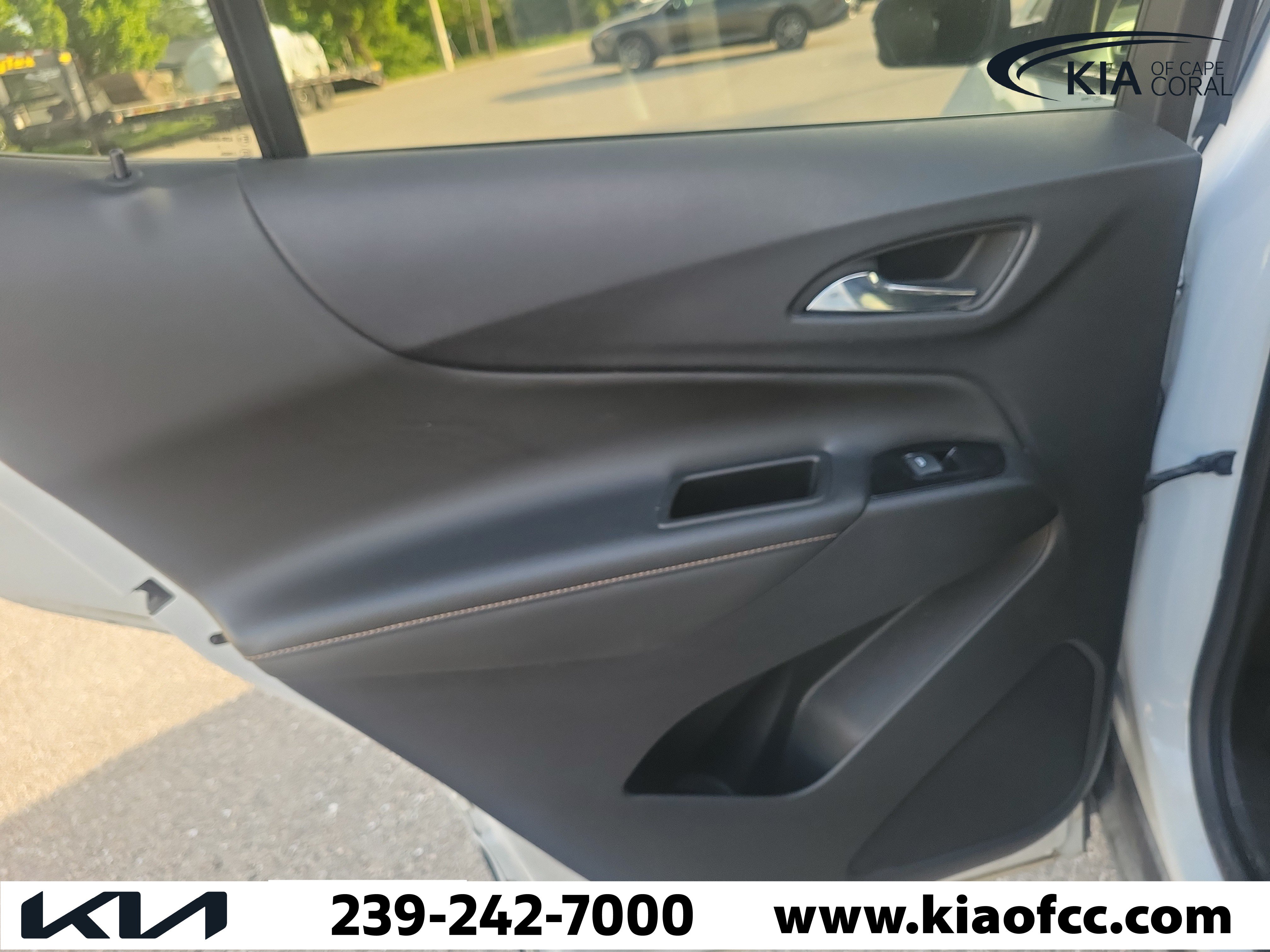Used 2022 Chevrolet Equinox Premier w/ Redline Edition FWD image 11